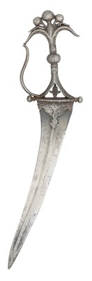 Lot 32 - A SOUTH INDIAN DAGGER (CHILANUM), 16TH/17TH CENTURY