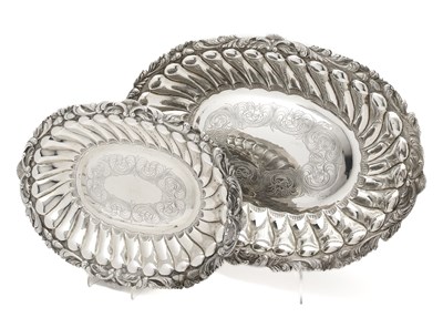 Lot 65 - A PAIR OF SPANISH DISHES IN SIZES, MADRID, 1990s