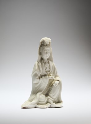 Lot 11 - A CHINESE DEHUA FIGURE OF GUANYIN, LATER QING DYNASTY (1644-1911)