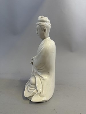 Lot 10 - A CHINESE DEHUA FIGURE OF GUANYIN, QING DYNASTY (1644-1911)