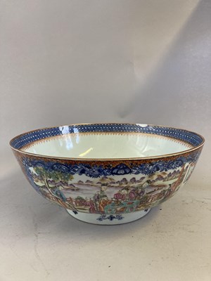 Lot 60 - A LARGE CHINESE FINELY ENAMELLED FAMILLE-ROSE PUNCHBOWL, QING DYNASTY, 18TH CENTURY
