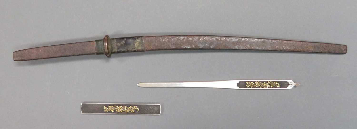 Lot 5 - A JAPANESE DECORATED KOZUKA, KOGAI AND A MODEL OF A KATANA, SHÃ”WA PERIOD, 20TH CENTURY