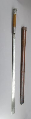 Lot 28 - A SOUTH EAST ASIAN SWORD (DHA)