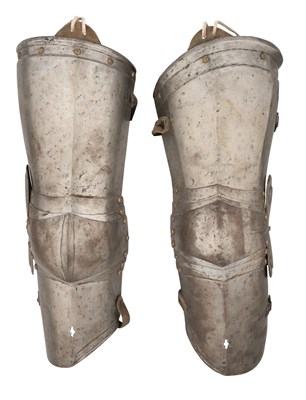 Lot 185 - TWO SPANISH CUISSES AND POLEYNS FROM THE SAME SERIES AS ONE ANOTHER AND NEARLY FORMING A PAIR