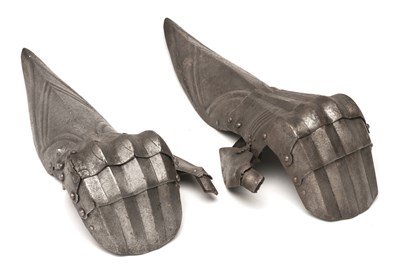 Lot 192 - TWO GAUNTLETS IN THE LATE 15TH CENTURY GERMAN 'GOTHIC' STYLE