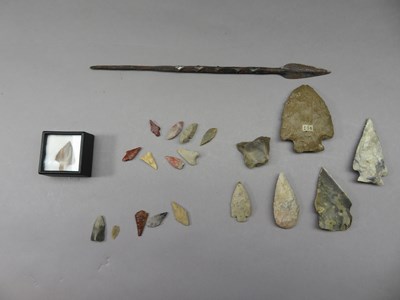Lot 195 - SIX FLINT AND STONE ARROWHEADS, NEOLITHIC OR BRONZE AGE and eight further small arrowheads