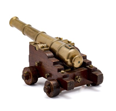 Lot 341 - A MINIATURE BRASS NAVAL CANNON IN LATE 18TH/EARLY 19TH CENTURY STYLE, 20TH CENTURY