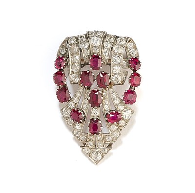 Lot 475 - RUBY AND DIAMOND CLIP / BROOCH, 1930s