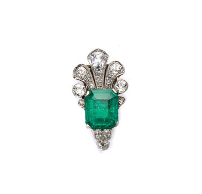 Lot 253 - DIAMOND CLIP  BROOCH, 1930s