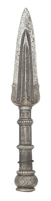 Lot 72 - A SOUTH INDIAN LARGE SPEAR HEAD (VEL), 17TH CENTURY, BANGALORE OR MYSORE, KARNATAKA