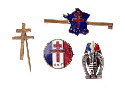 Lot 4 - FRANCE: SECOND WORLD WAR FRENCH METAL AND ENAMEL BADGES AND INSIGNIA