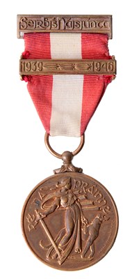 Lot 23 - IRELAND: A SECOND WORLD WAR IRISH EMERGENCY MEDAL 1939 - 1945 (RANNA CABHAIR DEONTACA CUMANN CROISE