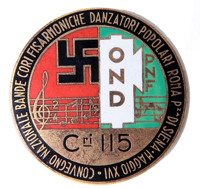 Lot 31 - ITALY: A LARGE RARE PNF (PARTITO NAZIONALE FASCISTA) 1937 CONVEGNO NAZIONALE CIRCULAR ENAMEL PIN BAD