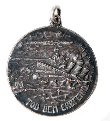 Lot 32 - GREAT WAR: AN IMPERIAL GERMAN ANTI-BRITISH SILVER MEDAL 'SUBMARINE U9 - 1915)