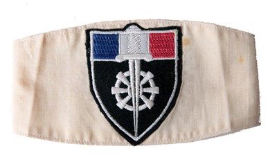 Lot 63 - FRANCE: A RARE SECOND WORLD WAR 'VICHY' FRENCH (CIVILIAN) BRASSARD 'GARDE DES COMMUNICATIONS