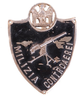 Lot 99 - ITALY: AN ITALIAN CC.NN. ANTI-AIRCRAFT 4TH BATTERY ARM SHIELD (SCUDETTO DELLA 4 BATTERIA DELLA MILIZ