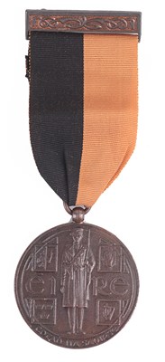 Lot 105 - IRELAND: AN IRISH WAR OF INDEPENDENCE 1917 - 1921 'BLACK & TAN' SERVICE MEDAL