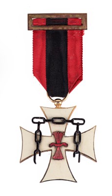 Lot 107 - SPAIN: A CIVIL WAR FALANGE EX PRISONERS IN THE RED ZONE MEDAL