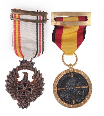 Lot 109 - SPAIN: A BLUE DIVISION MEDAL BY DIEZ Y COMPANIA SA DE MADRID; A SPANISH CIVIL WAR CAMPAIGN MEDAL 193