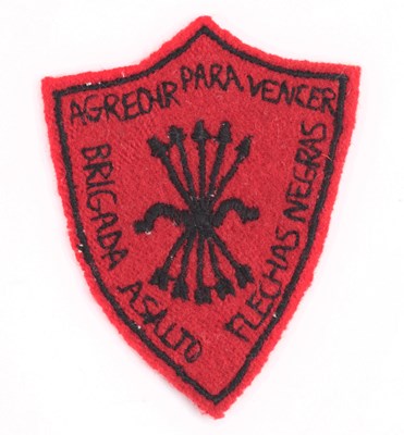 Lot 125 - SPAIN: A CIVIL WAR NATIONALIST 'BLACK ARROWS DIVISION' SLEEVE SHIELD INSIGNIA