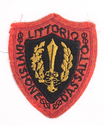 Lot 126 - ITALY: AN ASSAULT DIVISION LITTORIA (SCUDETTO DIVISIONE D'ASSALTO LITTORIO) SLEEVE SHIELD INSIGNIA