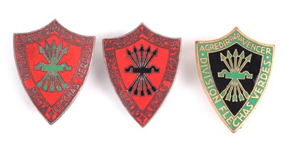 Lot 127 - ITALY: A SPANISH CIVIL WAR GREEN ARROW DIVISION ENAMEL BADGE