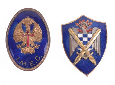 Lot 168 - SPAIN: A SPANISH CIVIL WAR ENAMEL BREAST BADGE OF THE SPANISH FALANGIST YOUTH