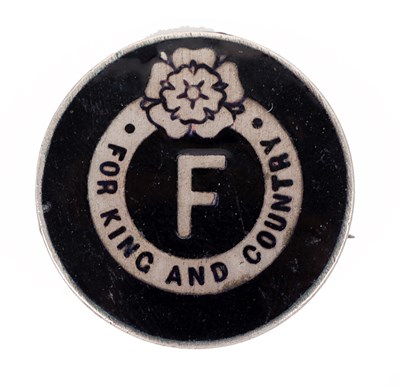Lot 195 - GREAT BRITAIN: A RARE SECOND PATTERN UNION OF FASCISTS 'FOR KING AND COUNTRY' MEMBERSHIP BADGE BY GA