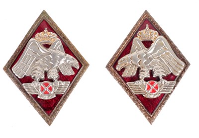 Lot 207 - SPAIN: A RARE PAIR OF SECOND WORLD WAR SPANISH AIR FORCE METAL AND ENAMEL COLLAR INSIGNIA