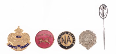 Lot 228 - GREAT BRITAIN: FIVE SECOND WORLD WAR PERIOD POLITICAL METAL AND ENAMEL BADGES