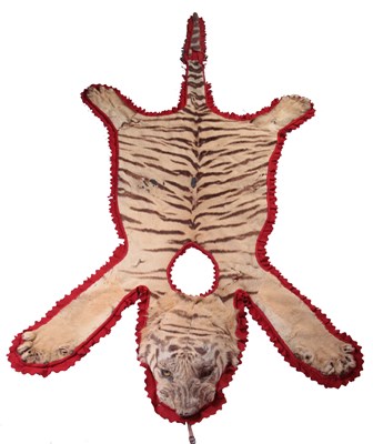 Lot 270 - GREAT WAR: A REGIMENTAL BASS DRUMMERS TIGER SKIN APRON