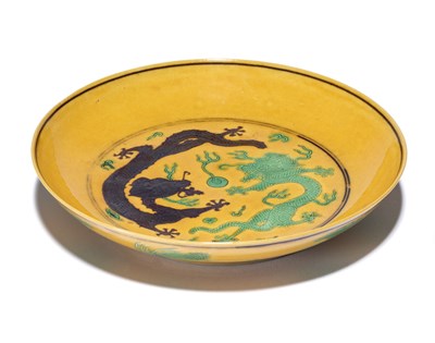 Lot 14 - A CHINESE 'DRAGON' SAUCER DISH