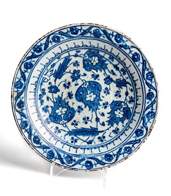 Lot 37 - A LARGE IZNIK BLUE AND WHITE DISH