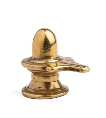 Lot 87 - A SMALL BRASS YONI-LINGAM