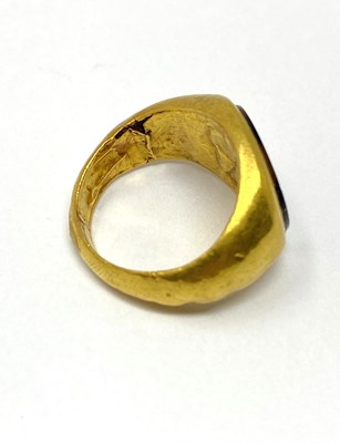 Lot 375 - GOLD SIGNET RING, 19TH CENTURY