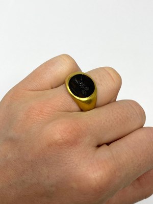 Lot 375 - GOLD SIGNET RING, 19TH CENTURY
