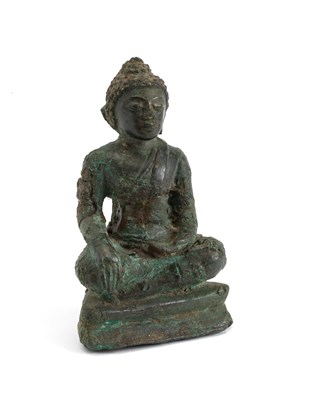 Lot 242 - A SMALL MON-DVARAVATI BRONZE FIGURE OF BUDDHA