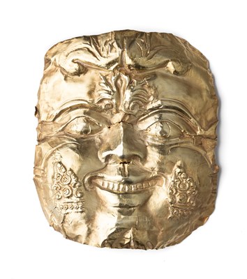 Lot 294 - A JAVANESE GOLD REPOUSSE MASK