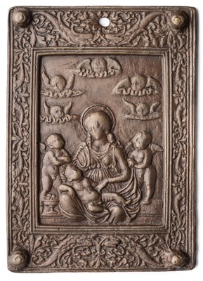 Lot 354 - â’¶ â–¡ A BRONZE PLAQUETTE OF THE VIRGIN AND CHILD