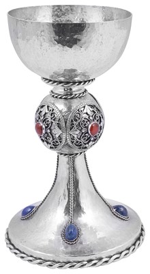 Lot 562 - A GEORGE V SILVER CHALICE