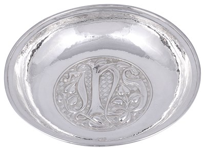 Lot 564 - A VICTORIAN SILVER COMMUNION DISH