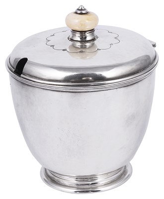 Lot 567 - ËœA GEORGE VI SILVER PRESERVE POT