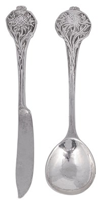 Lot 572 - A GEORGE V SILVER CONSERVE SPOON AND A BUTTER KNIFE