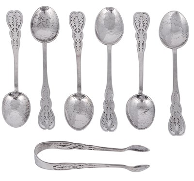 Lot 573 - A SET OF SIX GEORGE V SILVER TEASPOONS AND THEIR SUGAR TONGS