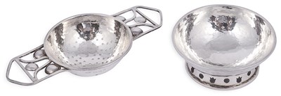 Lot 574 - AN ARTS & CRAFTS SILVER TEA STRAINER ON STAND