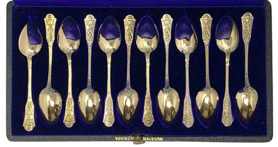 Lot 576 - A BOXED SET OF TWELVE FRENCH SILVER-GILT COFFEE SPOONS