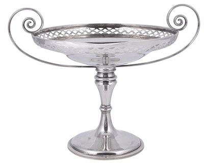 Lot 602 - AN EDWARDIAN SILVER PEDESTAL SWEETMEAT DISH