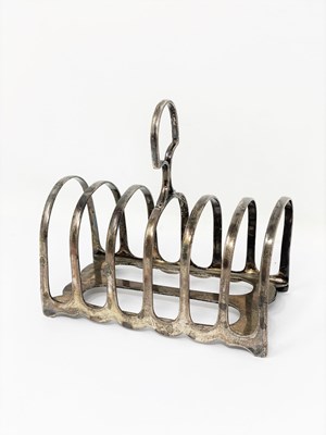 Lot 604 - A GEORGE V SILVER TOAST RACK