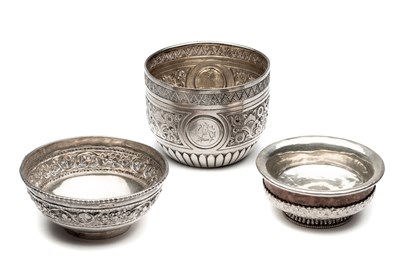 Lot 608 - â“Œ A VICTORIAN SILVER SUGAR BOWL