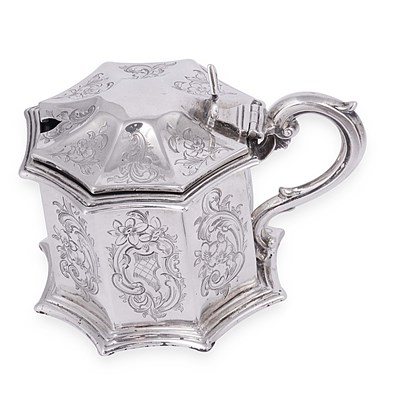 Lot 612 - A VICTORIAN SILVER MUSTARD POT